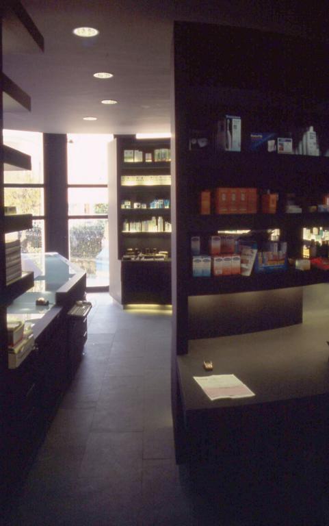 FARMACIA MARTÍNEZ AZUMENDI. Construido 2001