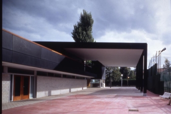 JOLASETA DEPORTIVO. Construido 1995